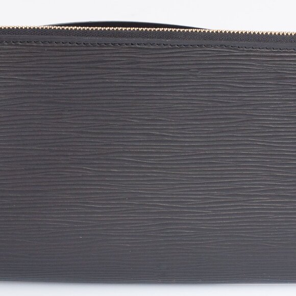 Authentic Louis Vuitton Black Epi Leather Pochette - Picture 4 of 8